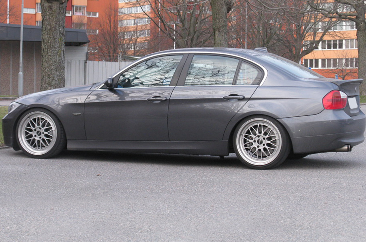 BMW 325d The Perfect Blend of Luxury and Performance